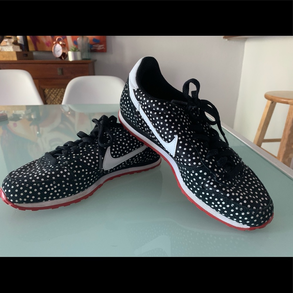 Nike Genicco Black and white polka dot sneakers